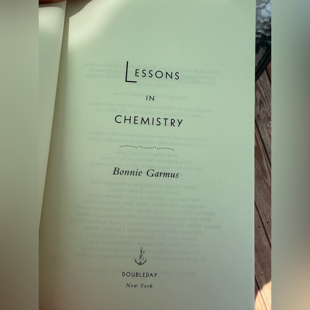 EUC fun & popular book: Lessons in Chemistry by Bonnie Garmus. - Picture 5 of 6